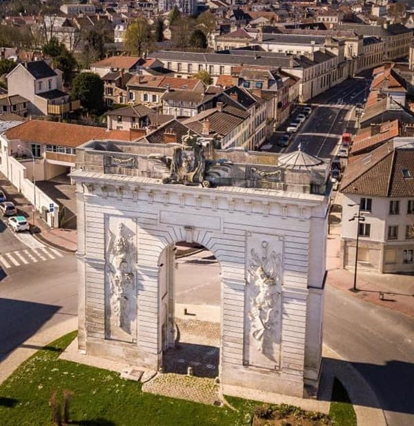 Arc de triomphe de Châlons en champagne école de santé à châlons en champagne pour la formation d'aide soignant en apprentissage
